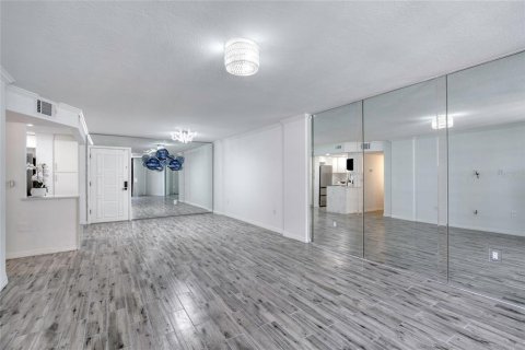 Condo in Ormond Beach, Florida, 2 bedrooms  № 1807316 - photo 17