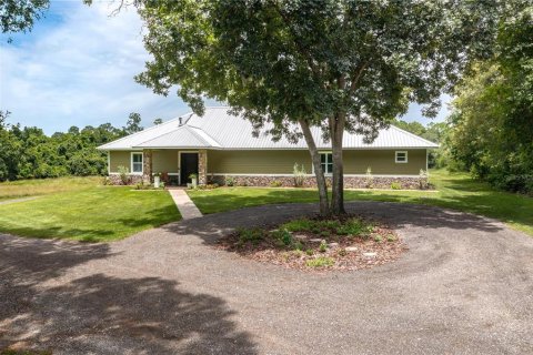 House in Lake Wales, Florida 3 bedrooms, 297.29 sq.m. № 2290540 - photo 2