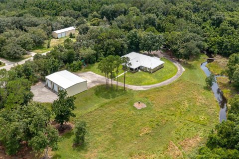 House in Lake Wales, Florida 3 bedrooms, 297.29 sq.m. № 2290540