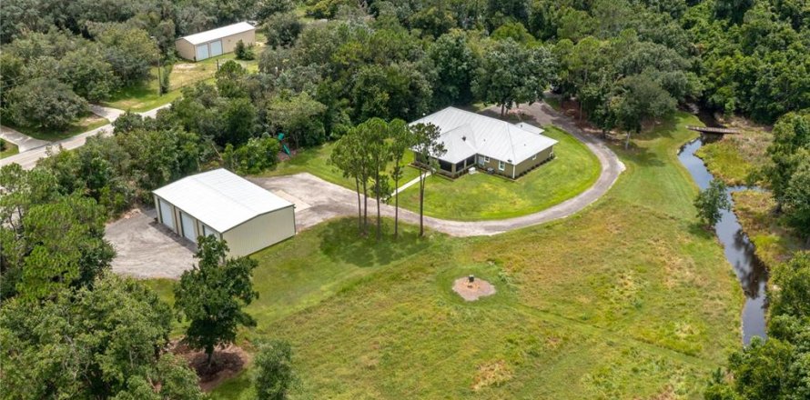 House in Lake Wales, Florida 3 bedrooms, 297.29 sq.m. № 2290540