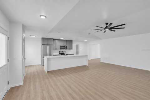 House in Port Charlotte, Florida 3 bedrooms, 139.54 sq.m. № 1849576 - photo 4