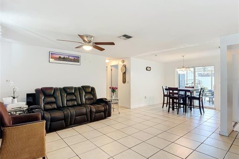 Casa en venta en Port Richey, Florida, 3 dormitorios, 120.59 m2 № 2134288 - foto 7