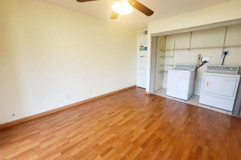Condo in Sun City Center, Florida, 2 bedrooms  № 2204082 - photo 12