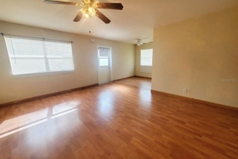 Condo in Sun City Center, Florida, 2 bedrooms  № 2204082 - photo 5