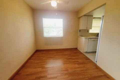 Condo in Sun City Center, Florida, 2 bedrooms  № 2204082 - photo 7