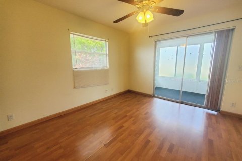Condo in Sun City Center, Florida, 2 bedrooms  № 2204082 - photo 10