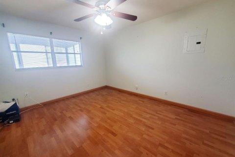 Condo in Sun City Center, Florida, 2 bedrooms  № 2204082 - photo 14
