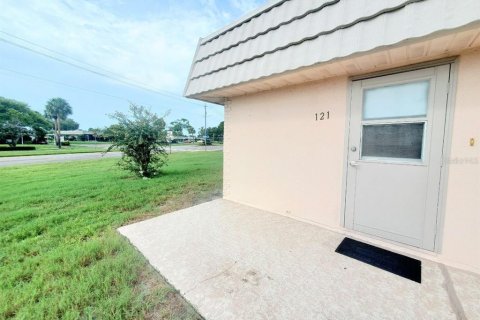 Condo in Sun City Center, Florida, 2 bedrooms  № 2204082 - photo 3