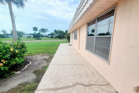 Condo in Sun City Center, Florida, 2 bedrooms  № 2204082 - photo 2