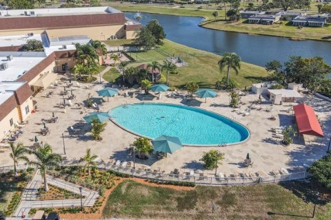 Condo in Sun City Center, Florida, 2 bedrooms  № 2204082 - photo 28