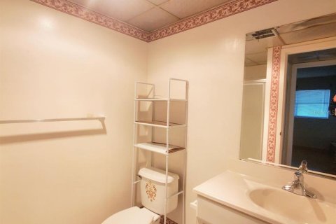 Condo in Sun City Center, Florida, 2 bedrooms  № 2204082 - photo 17
