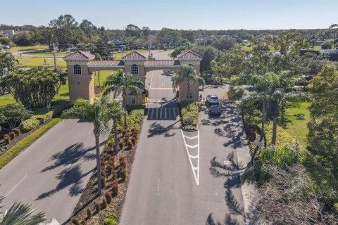 Condo in Sun City Center, Florida, 2 bedrooms  № 2204082 - photo 21