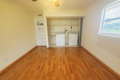 Condo in Sun City Center, Florida, 2 bedrooms  № 2204082 - photo 11