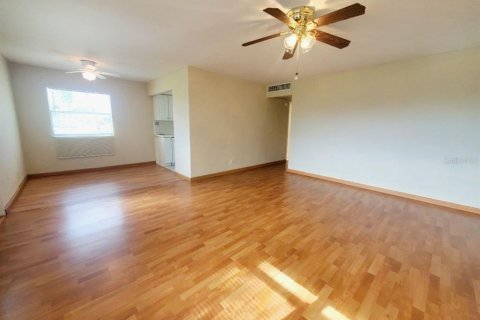 Condo in Sun City Center, Florida, 2 bedrooms  № 2204082 - photo 4