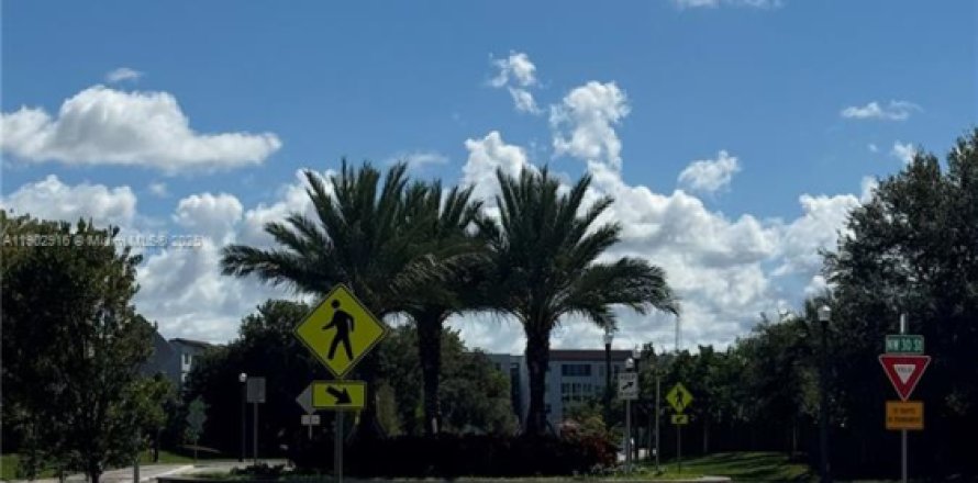 Condo in Lauderdale Lakes, Florida, 2 bedrooms  № 1954144