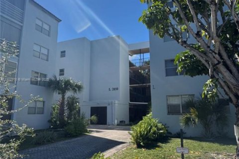 Condo in Lauderdale Lakes, Florida, 2 bedrooms  № 1954144 - photo 5
