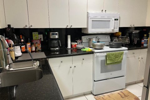 Снять в аренду кондоминиум в Хайалиа, Флорида 2 спальни, 69.68м2, № 1989350 - фото 3