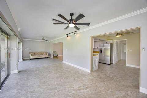 Casa en venta en Tamarac, Florida, 2 dormitorios, 172.8 m2 № 2052304 - foto 12