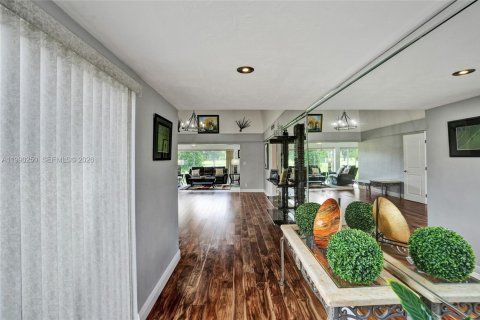 Casa en venta en Tamarac, Florida, 2 dormitorios, 172.8 m2 № 2052304 - foto 2