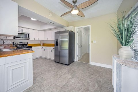 Casa en venta en Tamarac, Florida, 2 dormitorios, 172.8 m2 № 2052304 - foto 13