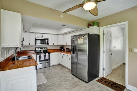 Casa en venta en Tamarac, Florida, 2 dormitorios, 172.8 m2 № 2052304 - foto 6