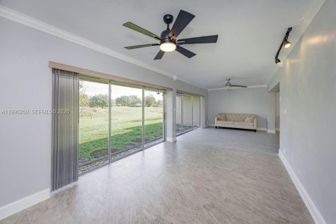 Casa en venta en Tamarac, Florida, 2 dormitorios, 172.8 m2 № 2052304 - foto 11