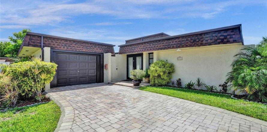 Casa en Tamarac, Florida 2 dormitorios, 172.8 m2 № 2052304