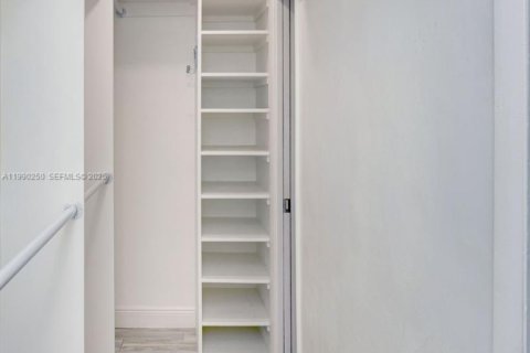 Casa en venta en Tamarac, Florida, 2 dormitorios, 172.8 m2 № 2052304 - foto 23