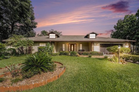 House in Tampa, Florida 5 bedrooms, 357.12 sq.m. № 2199434