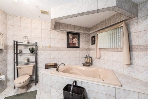 Casa en venta en Tampa, Florida, 5 dormitorios, 357.12 m2 № 2199434 - foto 26