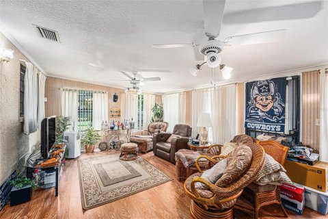 Casa en venta en Tampa, Florida, 5 dormitorios, 357.12 m2 № 2199434 - foto 19
