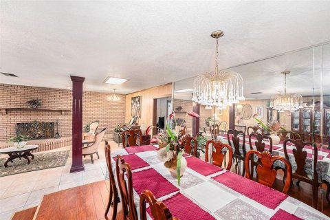 Casa en venta en Tampa, Florida, 5 dormitorios, 357.12 m2 № 2199434 - foto 5