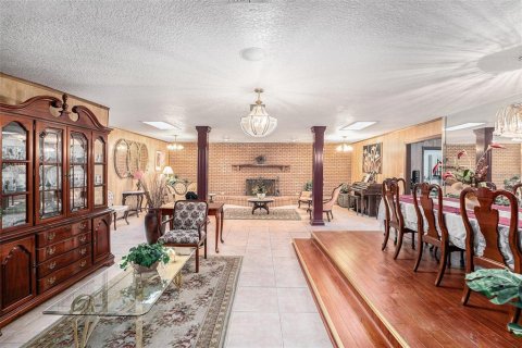 Casa en venta en Tampa, Florida, 5 dormitorios, 357.12 m2 № 2199434 - foto 6