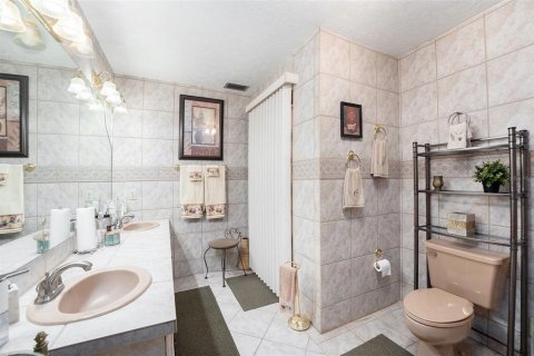Casa en venta en Tampa, Florida, 5 dormitorios, 357.12 m2 № 2199434 - foto 27