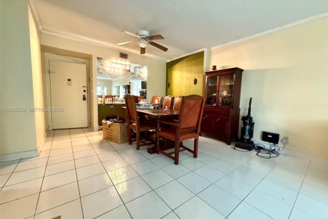 Condo in Hollywood, Florida, 2 bedrooms  № 2244148 - photo 20