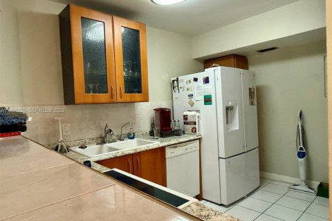 Condo in Hollywood, Florida, 2 bedrooms  № 2244148 - photo 10