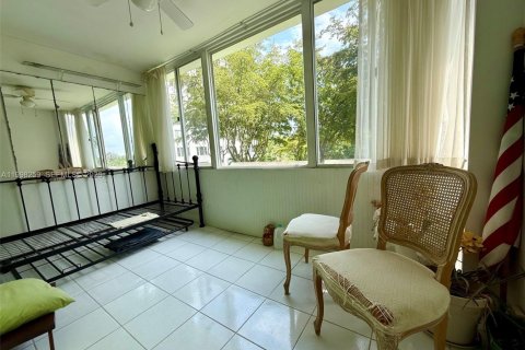 Condo in Hollywood, Florida, 2 bedrooms  № 2244148 - photo 13