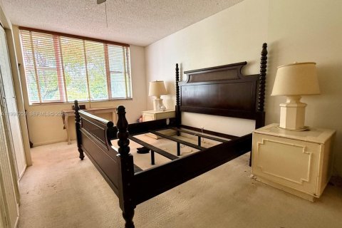Condo in Hollywood, Florida, 2 bedrooms  № 2244148 - photo 16