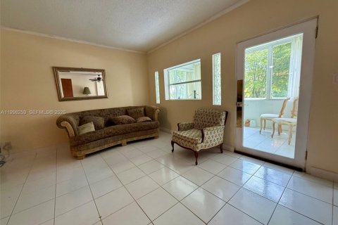 Condo in Hollywood, Florida, 2 bedrooms  № 2244148 - photo 11
