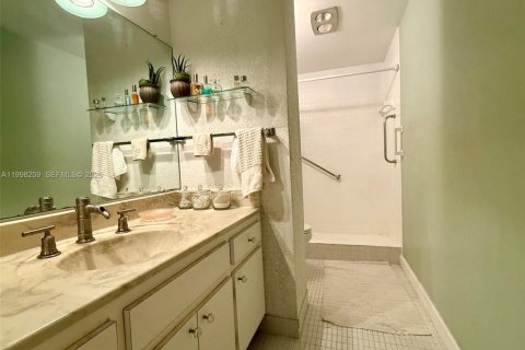 Condo in Hollywood, Florida, 2 bedrooms  № 2244148 - photo 15