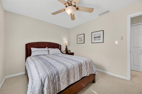 Condo in Saint Petersburg, Florida, 2 bedrooms  № 1909527 - photo 17