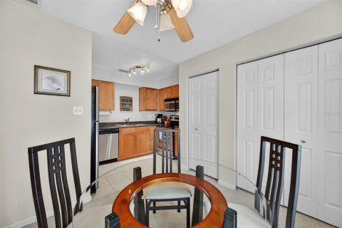 Condo in Saint Petersburg, Florida, 2 bedrooms  № 1909527 - photo 8
