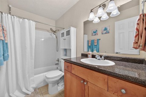 Condo in Saint Petersburg, Florida, 2 bedrooms  № 1909527 - photo 23