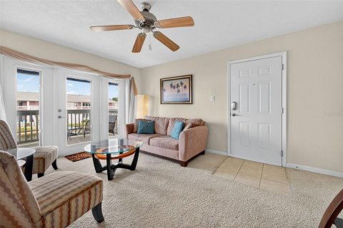 Condo in Saint Petersburg, Florida, 2 bedrooms  № 1909527 - photo 6