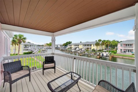 Condo in Saint Petersburg, Florida, 2 bedrooms  № 1909527 - photo 25