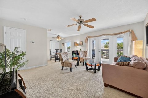 Condo in Saint Petersburg, Florida, 2 bedrooms  № 1909527 - photo 4