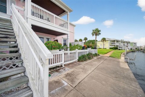 Condo in Saint Petersburg, Florida, 2 bedrooms  № 1909527 - photo 29