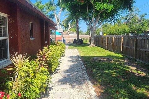 House in Sarasota, Florida 3 bedrooms, 151.99 sq.m. № 1829351 - photo 23