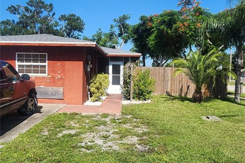 House in Sarasota, Florida 3 bedrooms, 151.99 sq.m. № 1829351 - photo 2