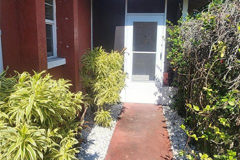 House in Sarasota, Florida 3 bedrooms, 151.99 sq.m. № 1829351 - photo 3